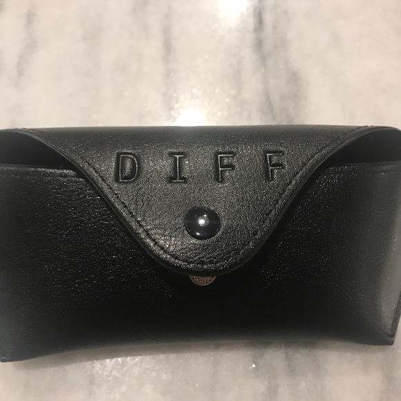 DIFF sunglasses 🕶 “Let’s Make a Difference” - Picture 8 of 9